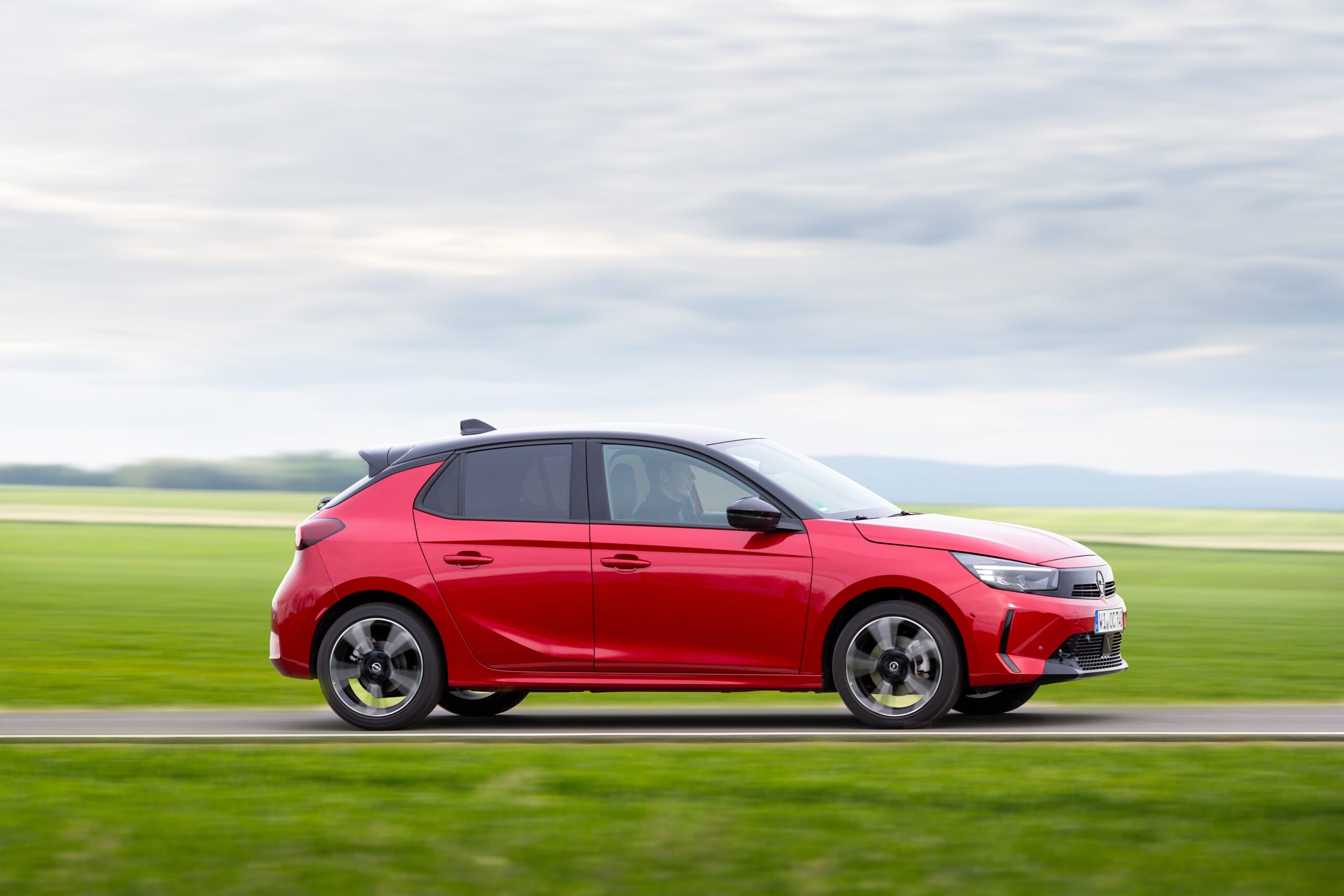 Opel Corsa - Noleggio No Scoring + Kasco Totale Danni - immagine 4