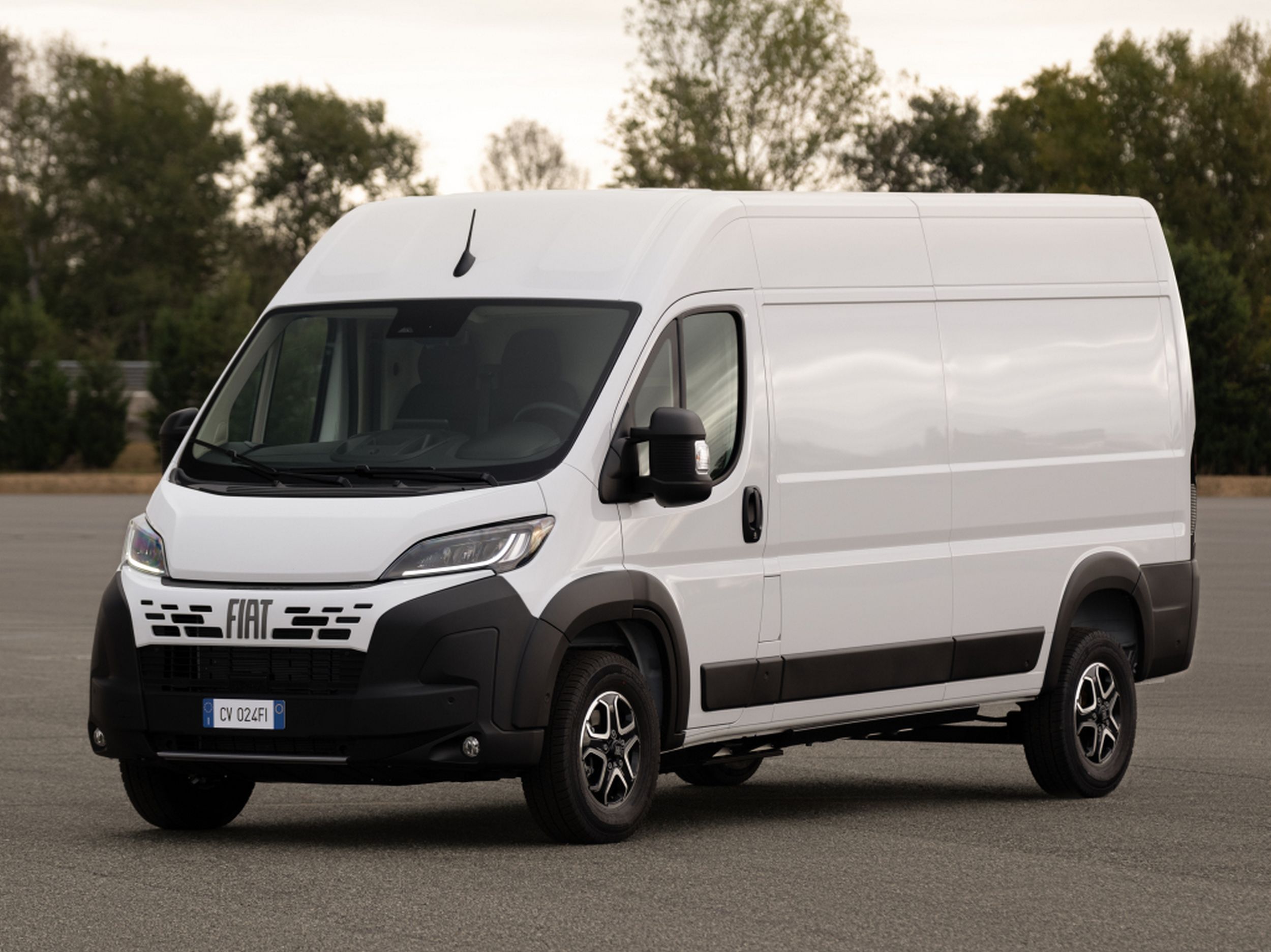 Fiat Ducato 3.0T Passo Corto – Noleggio Lungo Termine Furgone Commerciale con Servizi Inclusi - immagine 2